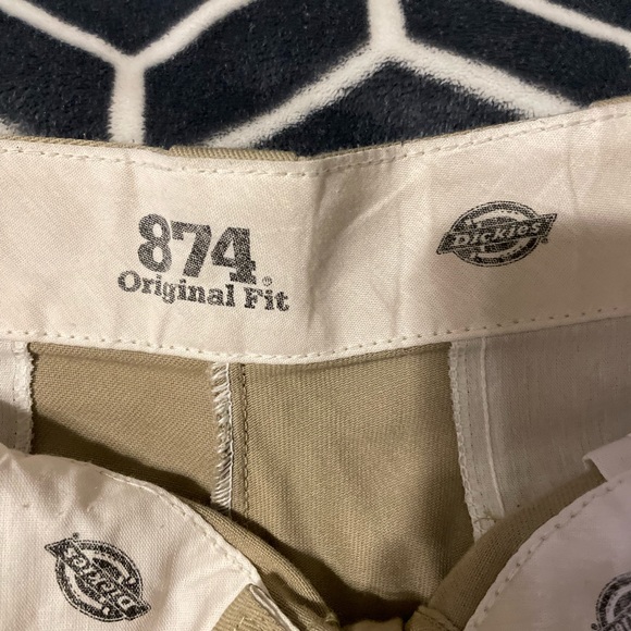 Used and creased - Picture 3 of 5